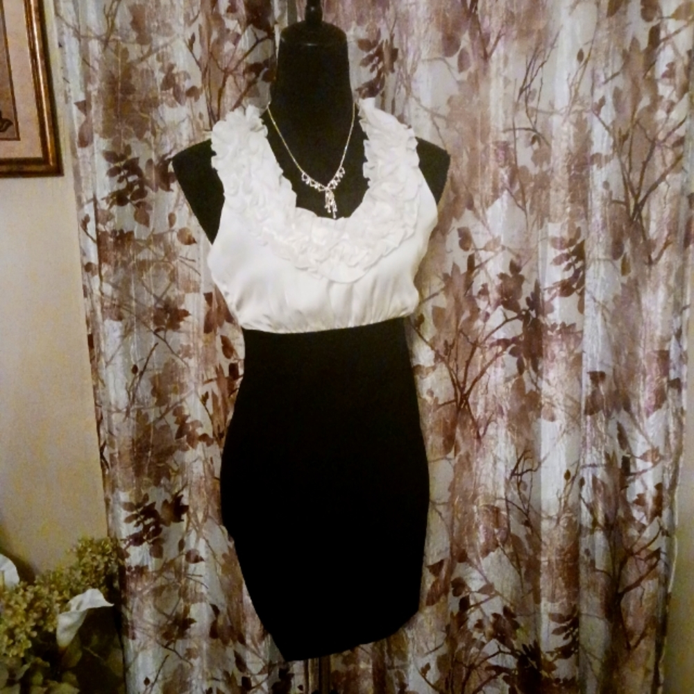 Beautiful dress made by Have & Have is a stunning addition to any wardrobe.